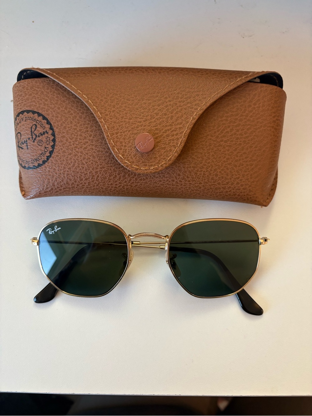 Ray-Ban Men’s Gold Frame Sunglasses with Dark Green Lenses and Brown Case